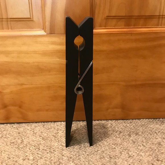 Giant Clothes Pin Note Holder - Picture 5 of 5